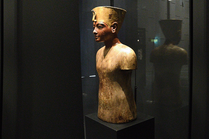 65 MAK_7201.jpg - Manichino per gli abiti del faraone.